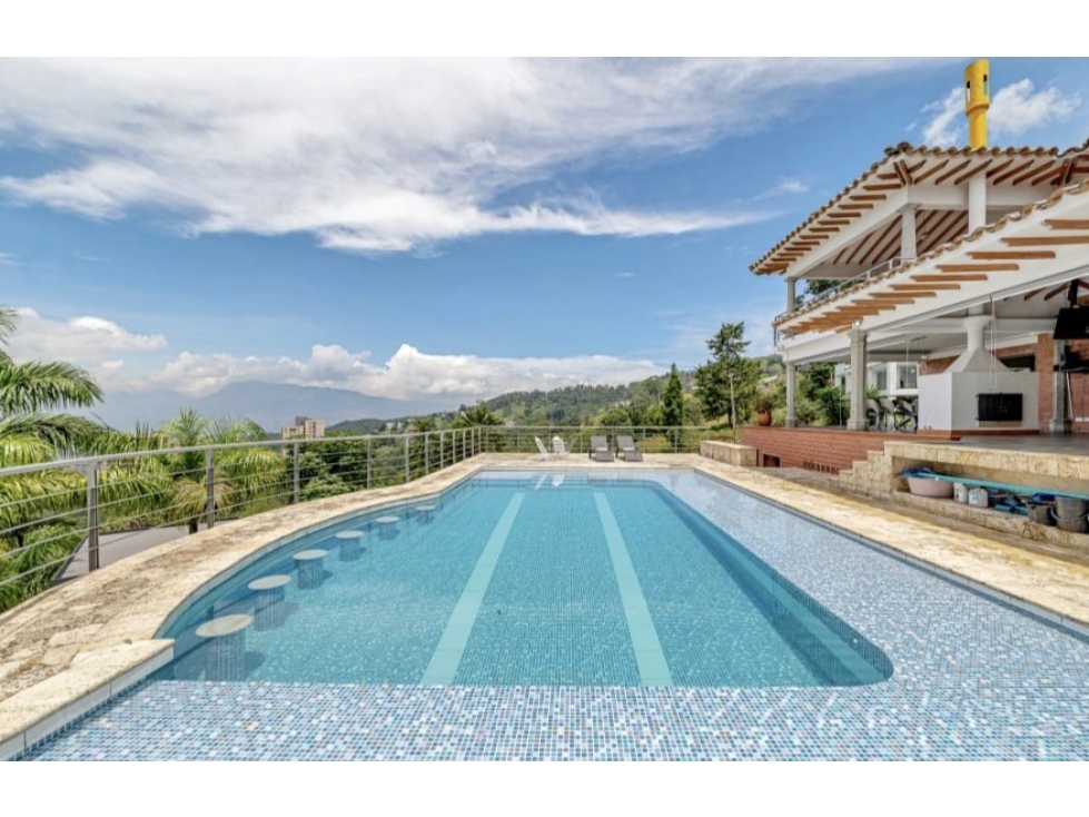 VENTA de espectacular CASA con PISCINA en Las Palmas - Poblado. Vista — foto 3