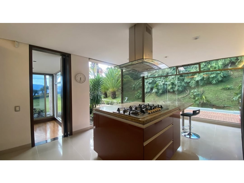 Venta moderna casa con piscina y vista a la ciudad, Poblado, Medellín — foto 5