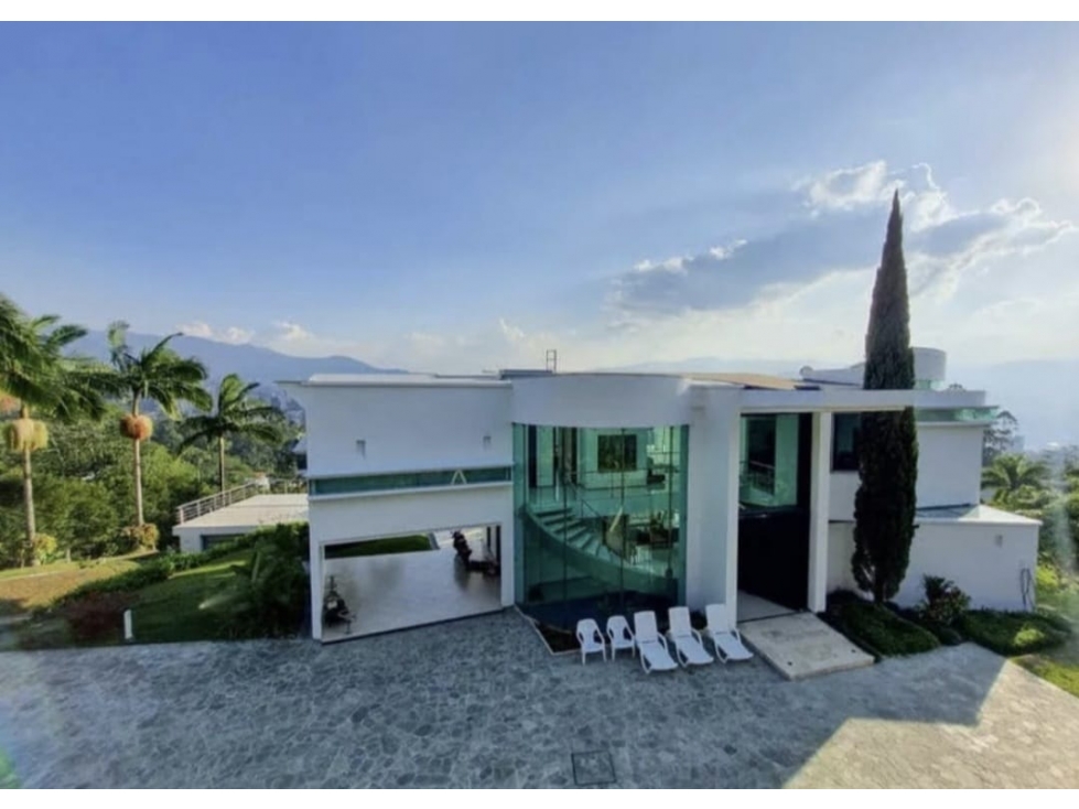 VENTA hermosa Casa con PISCINA en Las Palmas, Poblado - Medellín — foto 3