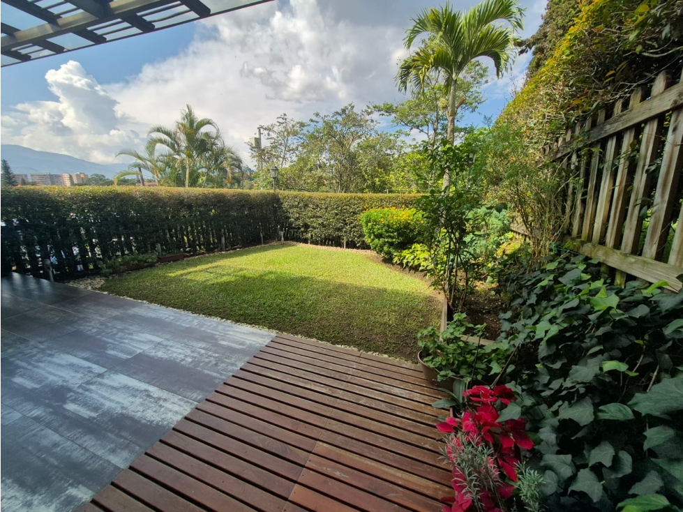 Vendo hermosa CASA en Envigado. UNIDAD MUY COMPLETA y familiar.