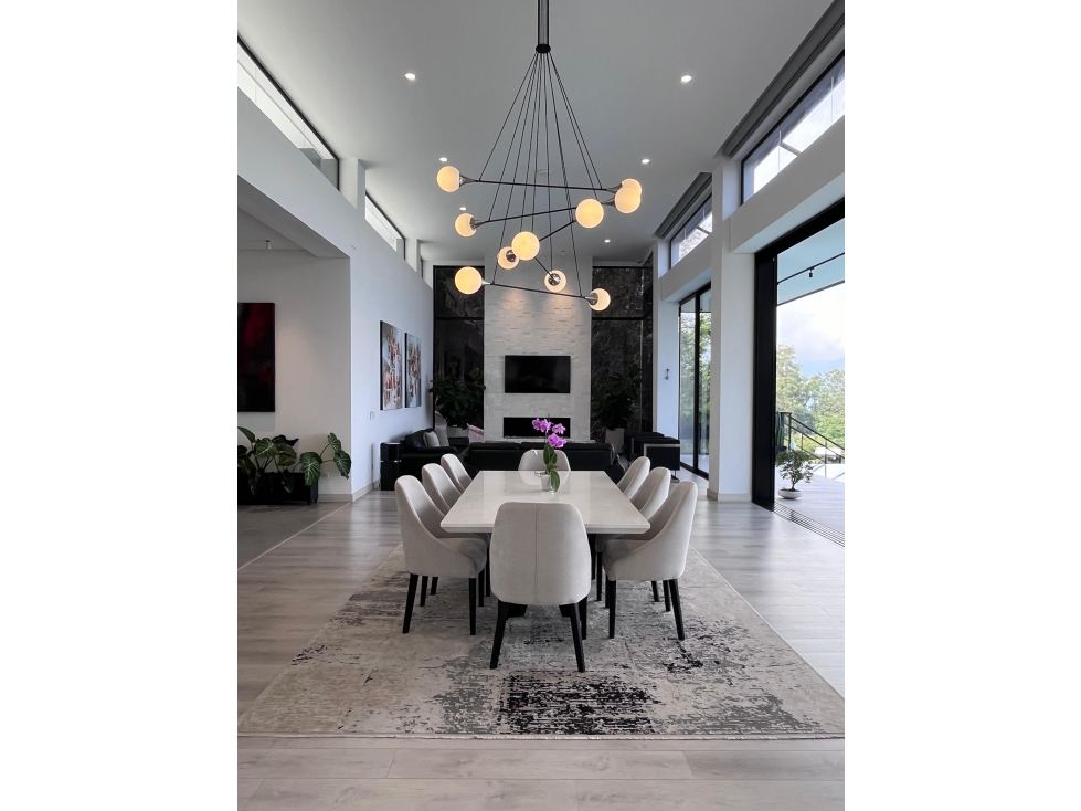 VENTA CASA en el Poblado - Balsos con piscina y vista a la ciudad. — foto 3
