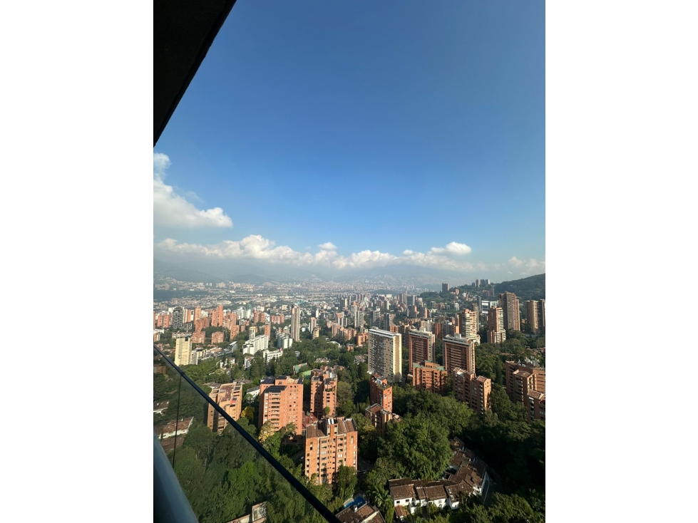 VENTA APARTAMENTO POBLADO, SECTOR ÁMSTERDAM. Piso alto con vista
