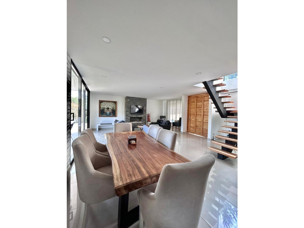 VENDO Casa Campestre de 2 niveles en Parcelación de Envigado.