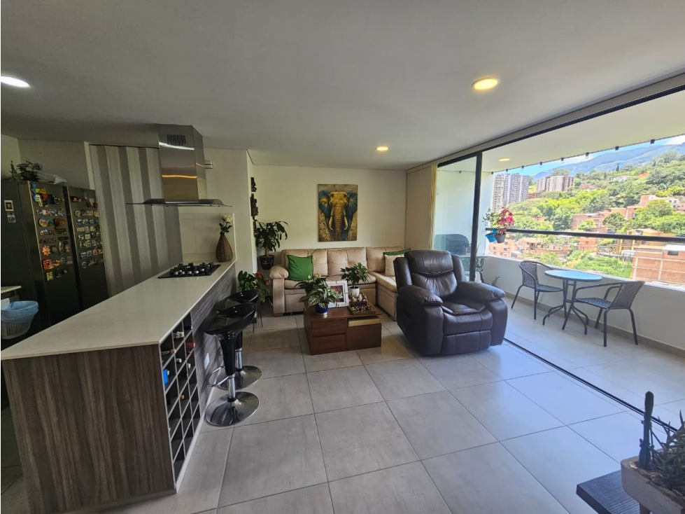 Vendo moderno apartamento en Envigado sector camino verde.