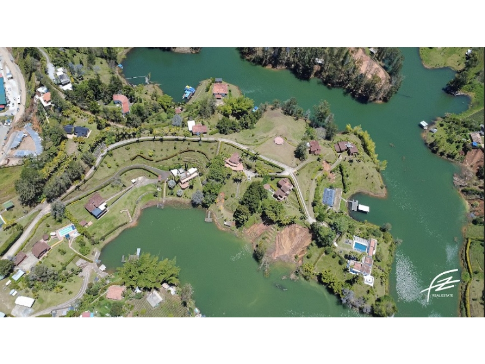 Venta espectacular casa frente al embalse de Guatapé - 1