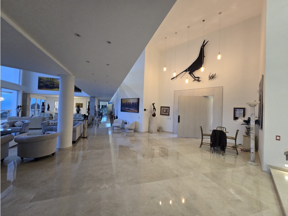 VENTA CASA MODERNA con PISCINA en el Poblado, Palmas. Pedido $14.000 — foto 4