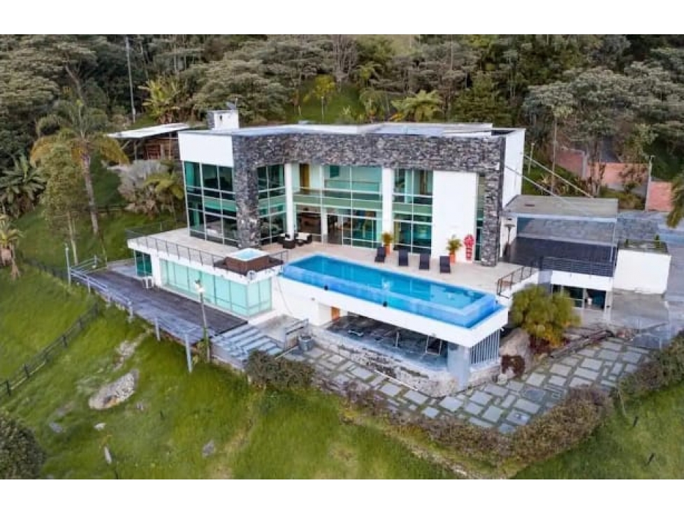 VENTA lujosa CASA independiente en Poblado con PISCINA, sector Palmas. — foto 2