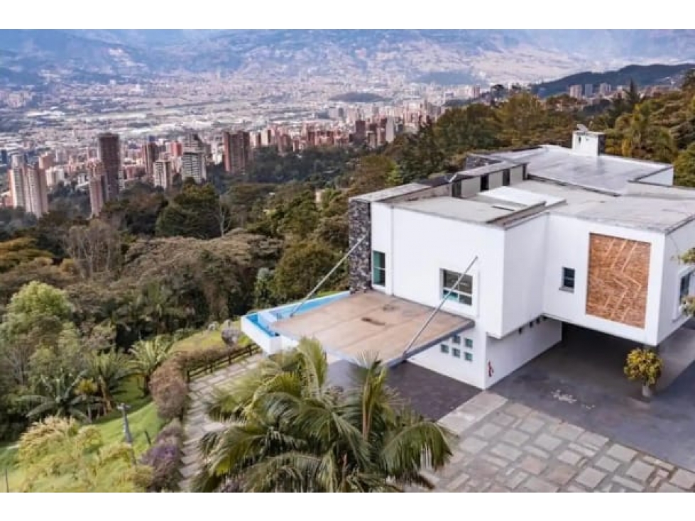 VENTA lujosa CASA independiente en Poblado con PISCINA, sector Palmas. — foto 4