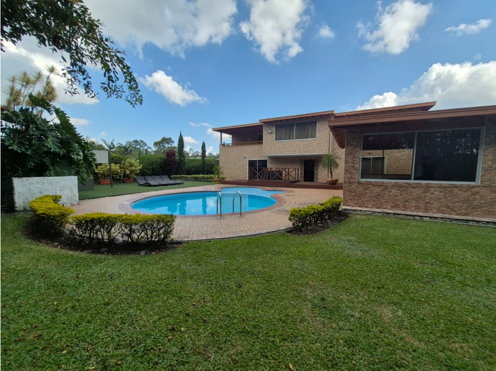 VENDO moderna casa Campestre en Llanogrande