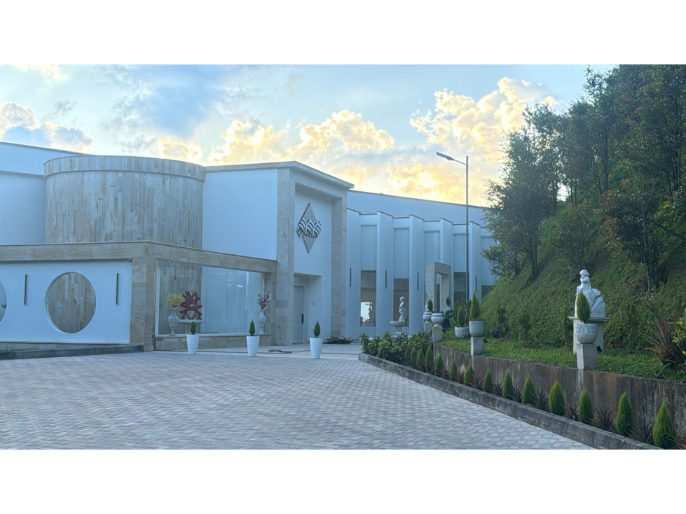 VENTA CASA MODERNA con PISCINA en el Poblado, Palmas. Pedido $14.000 — foto 3