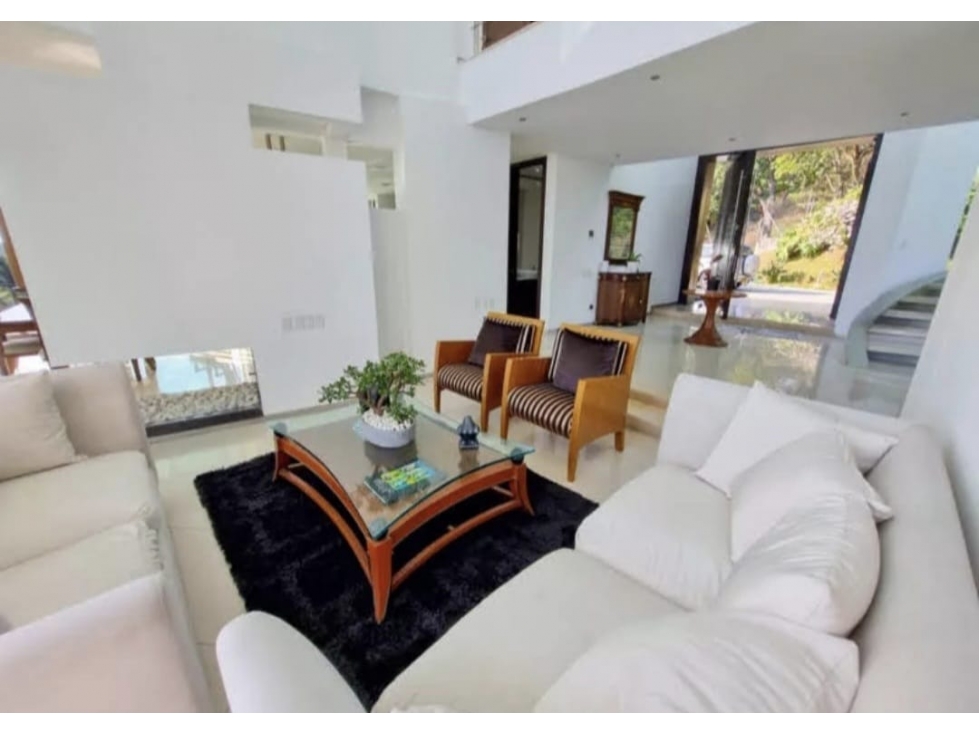 VENTA hermosa Casa con PISCINA en Las Palmas, Poblado - Medellín — foto 4