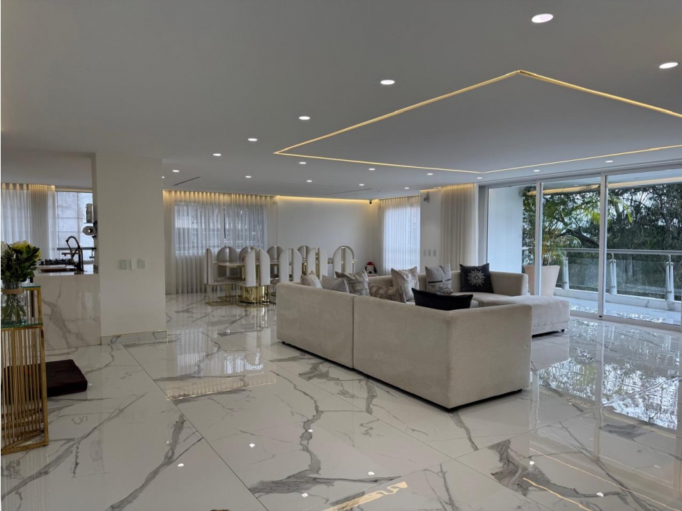 VENDO apartamento de lujo en El Poblado, sector El Campestre.
