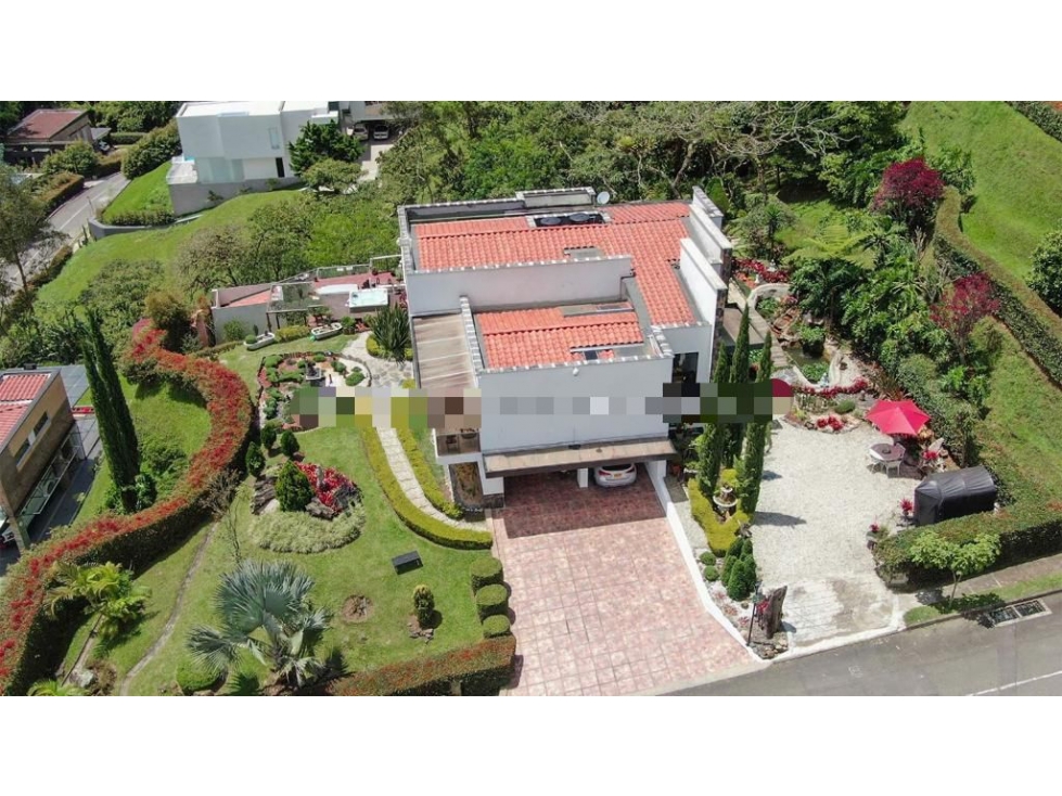 VENTA hermosa CASA en el Poblado,balsos parte baja.