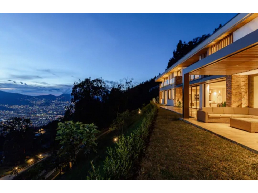 VENTA espectacular CASA en Las Palmas con jacuzzi y vista a la ciudad.