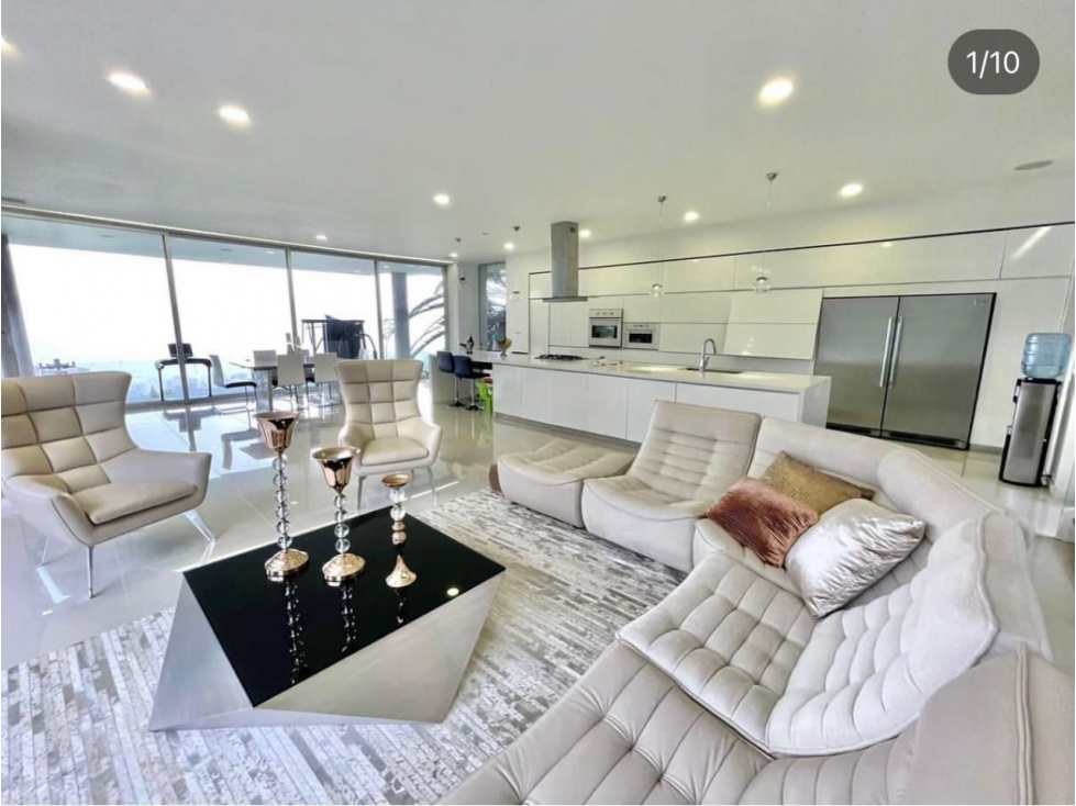 VENTA ESPECTACULAR CASA EN EL POBLADO - LOS BALSOS - Medellín