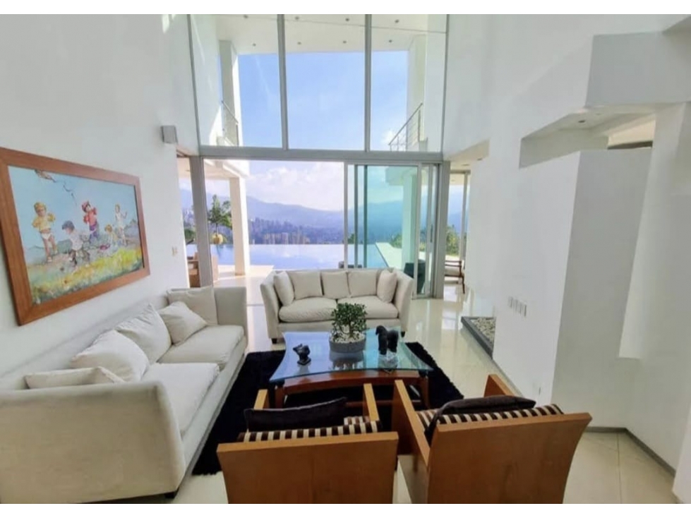 VENTA hermosa Casa con PISCINA en Las Palmas, Poblado - Medellín — foto 5