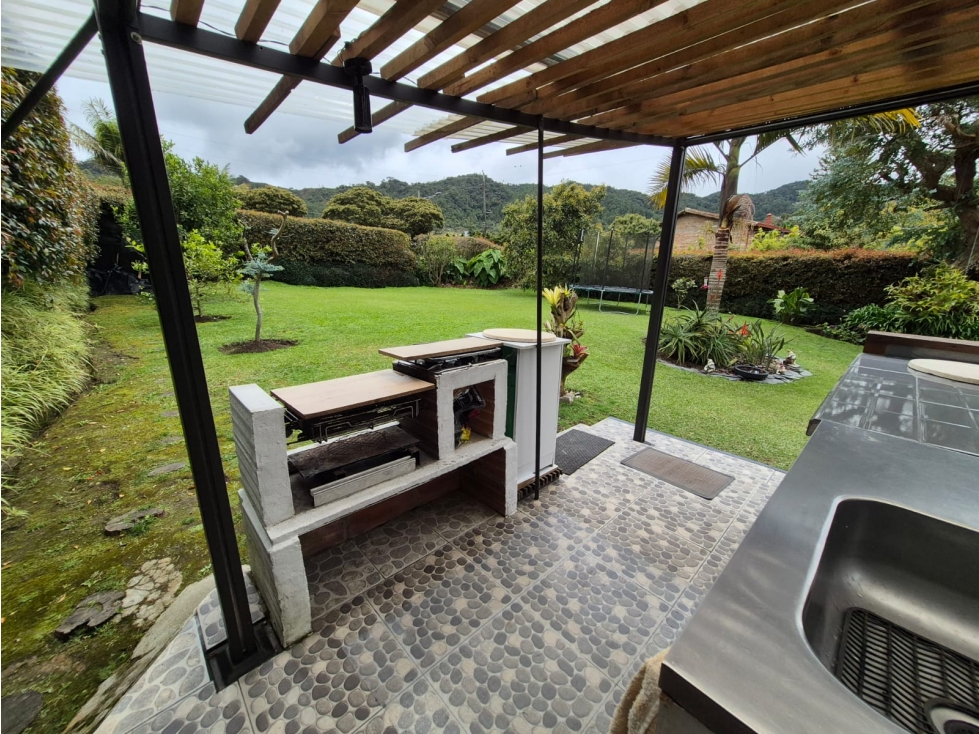 Vendo CASA con amplio jardín en parcelación Envigado - El Escobero. — foto 3