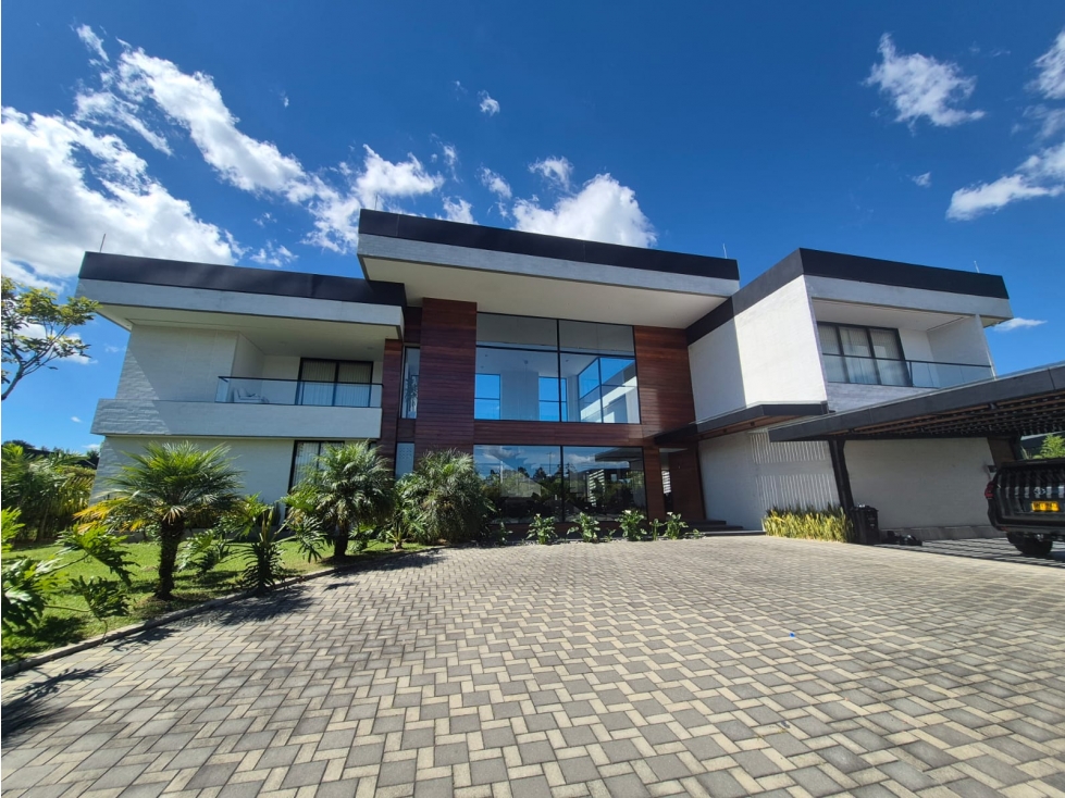 VENDO CASA DE LUJO | EXCLUSIVA PARCELACIÓN EN LLANOGRANDE — foto 2