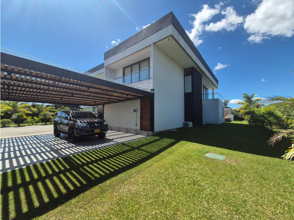 VENDO CASA DE LUJO | EXCLUSIVA PARCELACIÓN EN LLANOGRANDE — foto 3