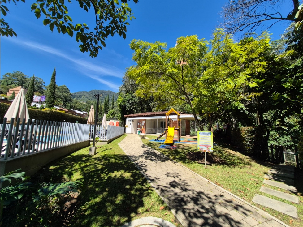 Vendo hermosa CASA en Envigado - la intermedia, cerca a todo.