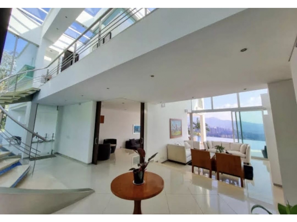 VENTA hermosa Casa con PISCINA en Las Palmas, Poblado - Medellín — foto 6