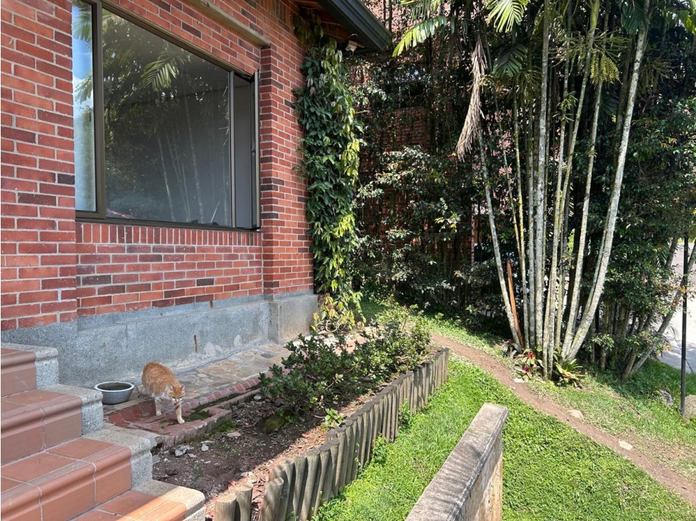 Vendo hermosa y amplia casa en El Poblado, cerca al tesoro. — foto 2