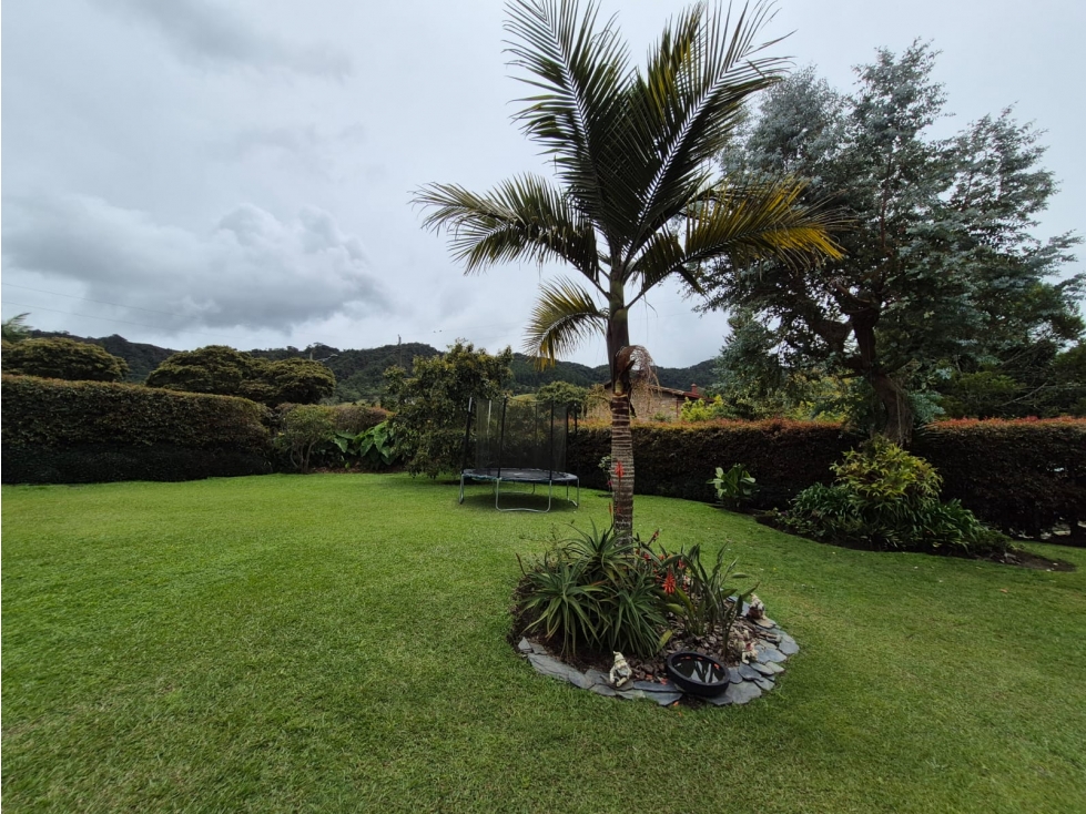 Vendo CASA con amplio jardín en parcelación Envigado - El Escobero. — foto 5