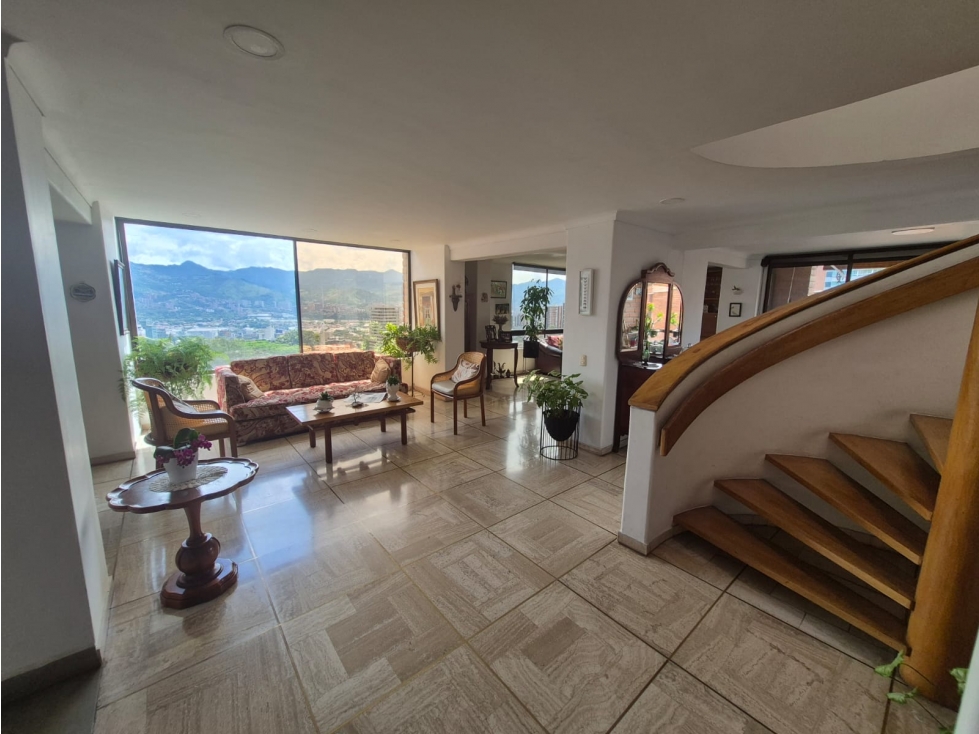 Vendo espectacular apartamento dúplex en El Poblado.