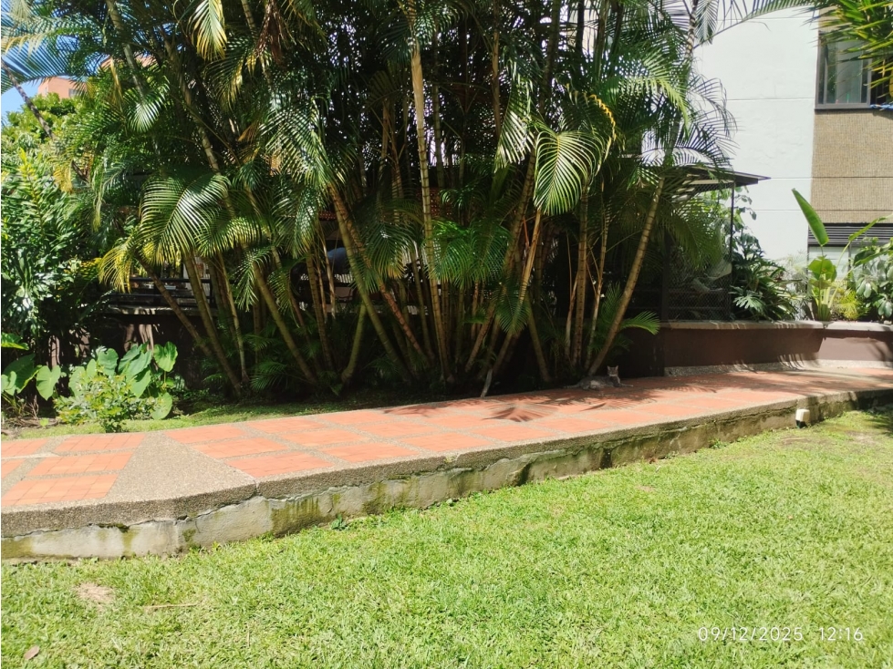 VENTA APARTAMENTO REMODELADO EN LOS BALSOS - EL POBLADO. OPORTUNIDAD — foto 2