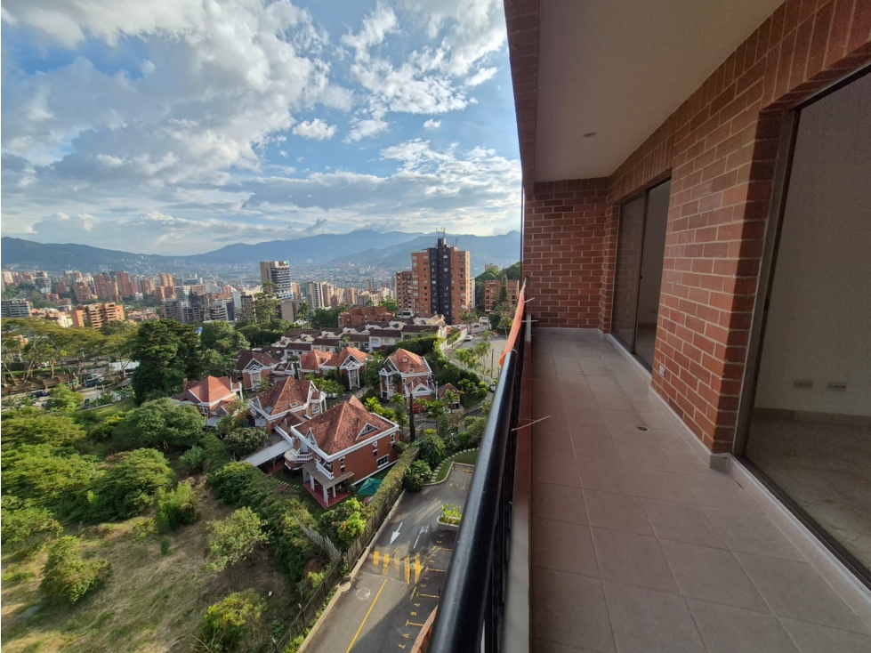 VENTA DE APARTAMENTO CON TERRAZA EN EL POBLADO, cerca de Las Palmas.