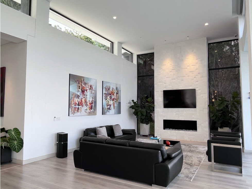 VENTA CASA en el Poblado - Balsos con piscina y vista a la ciudad. — foto 4