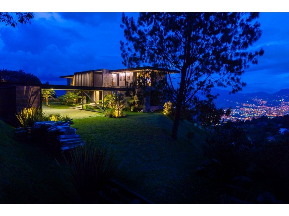 VENTA CASA DE LUJO EN LAS PALMAS (ENVIGADO) CON VISTA A LA CIUDAD — foto 4