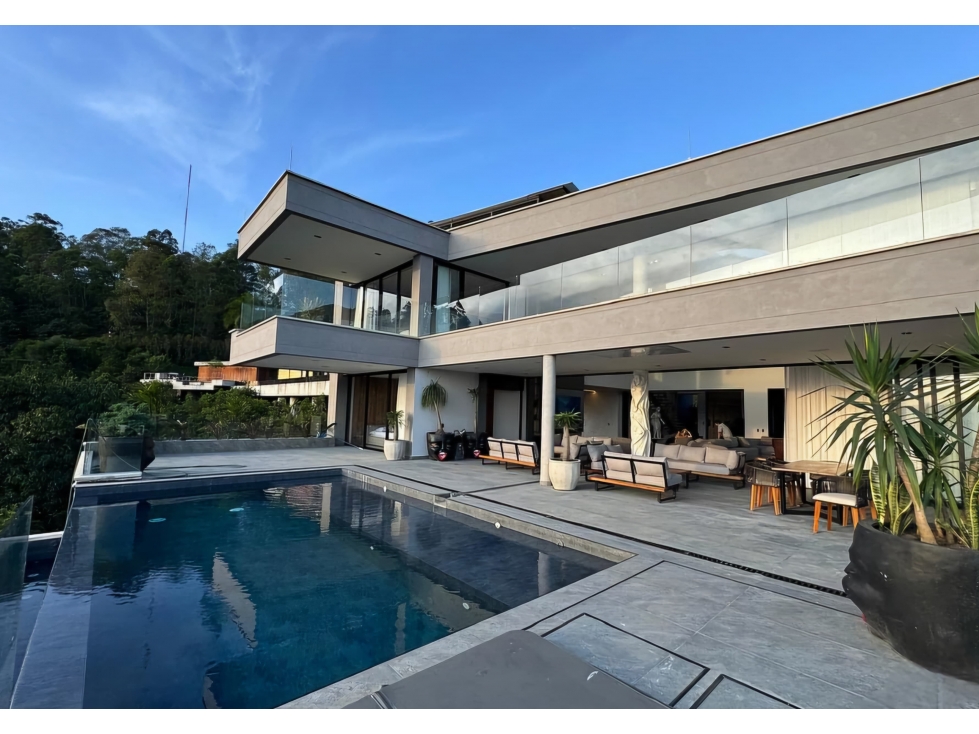VENTA moderna CASA con PISCINA en Las Palmas -POBLADO. Pedido $15.000