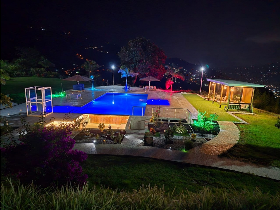 VENTA ESPECTACULAR FINCA CON PISCINA EN COPACABANA - ANTIOQUIA.