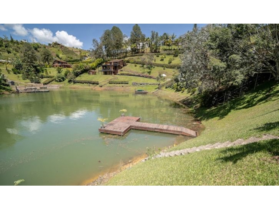 Venta espectacular casa frente al embalse de Guatapé - 2
