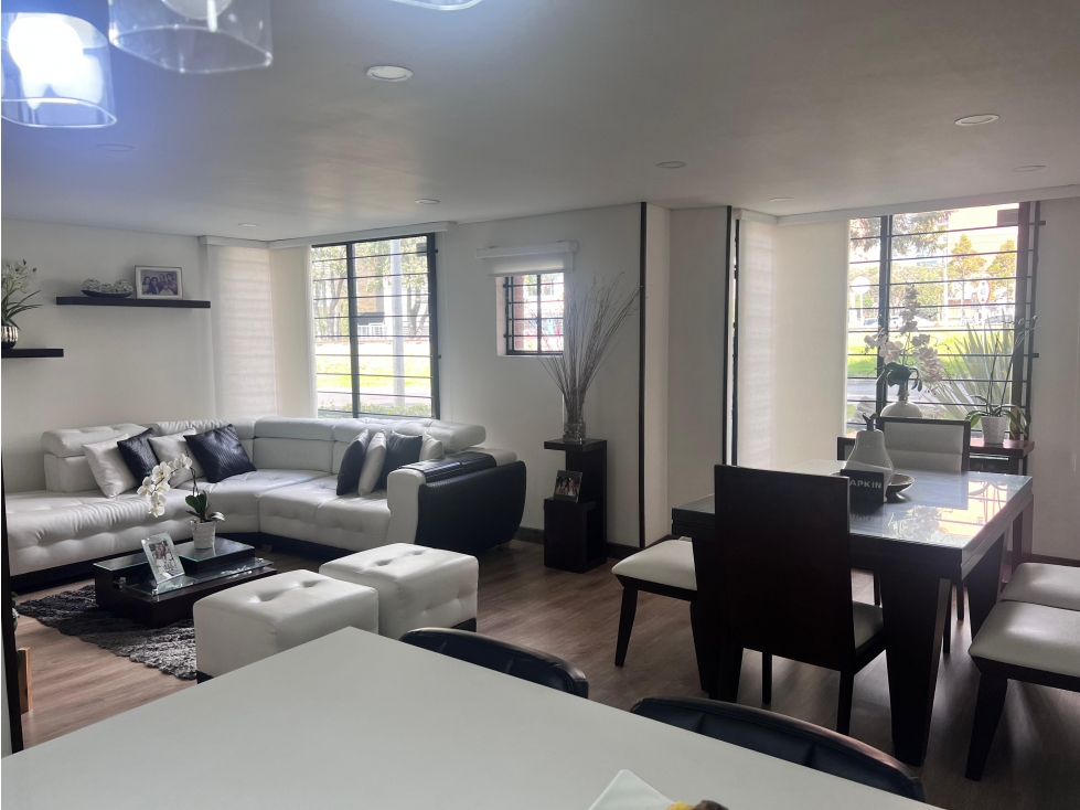 Venta Apartamento remodelado Santa Barbara, Bogotá