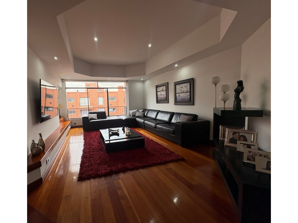 Venta-Arriendo Apartamento San Patricio con terraza, Bogotá