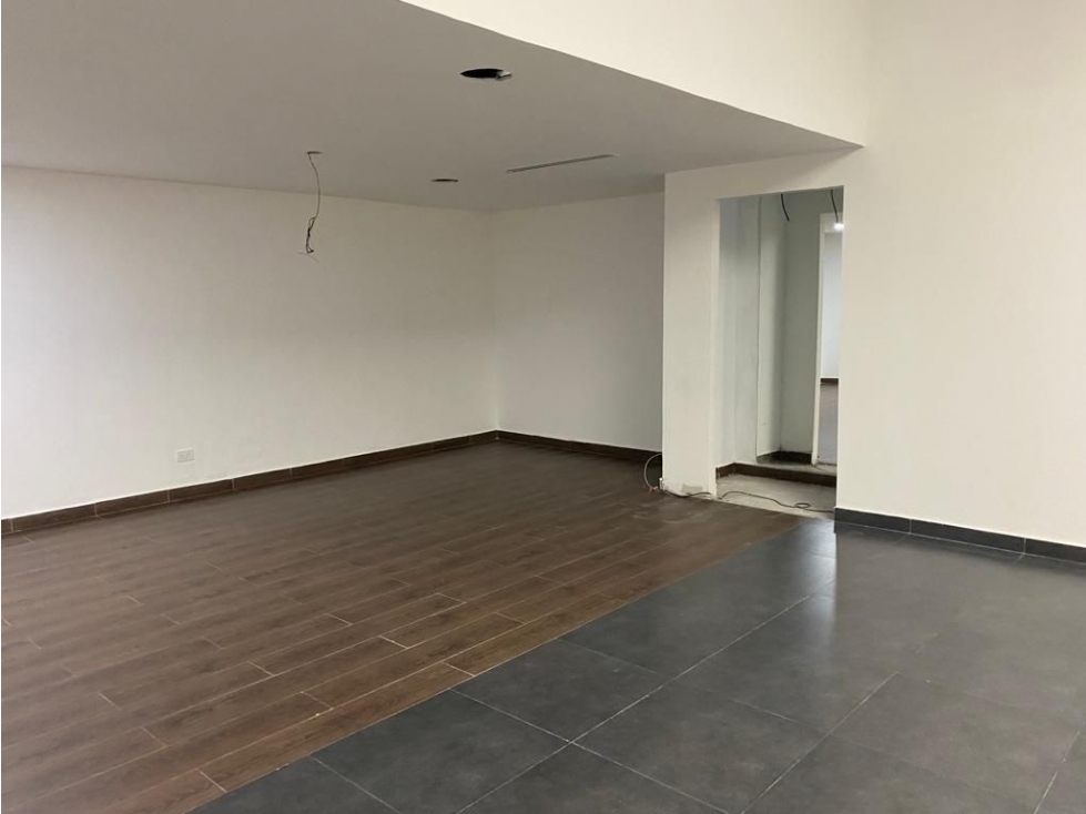 Arriendo Local Centro Comercial Santafé, Bogotá - 4