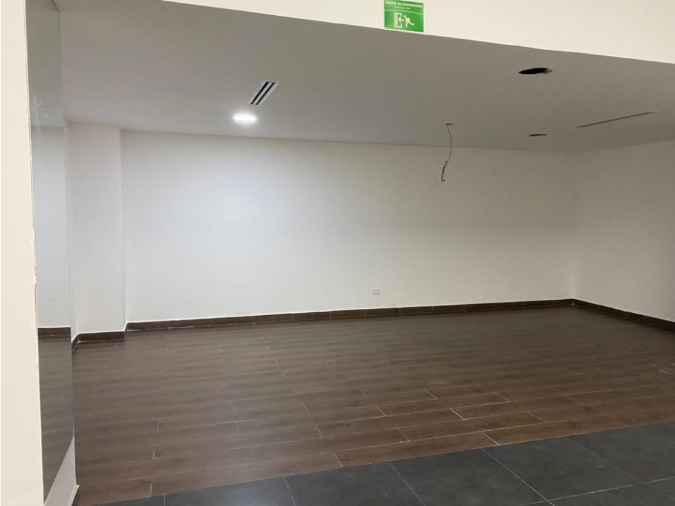 Arriendo Local Centro Comercial Santafé, Bogotá - 3