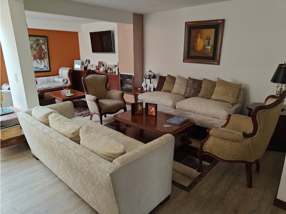 Venta Linda Casa Remodelada en Cedritos, Bogotá