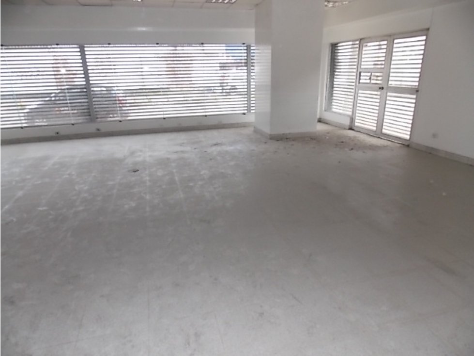 Oportunidad Venta o Permuta Local San Andresito, Bogotá - 1