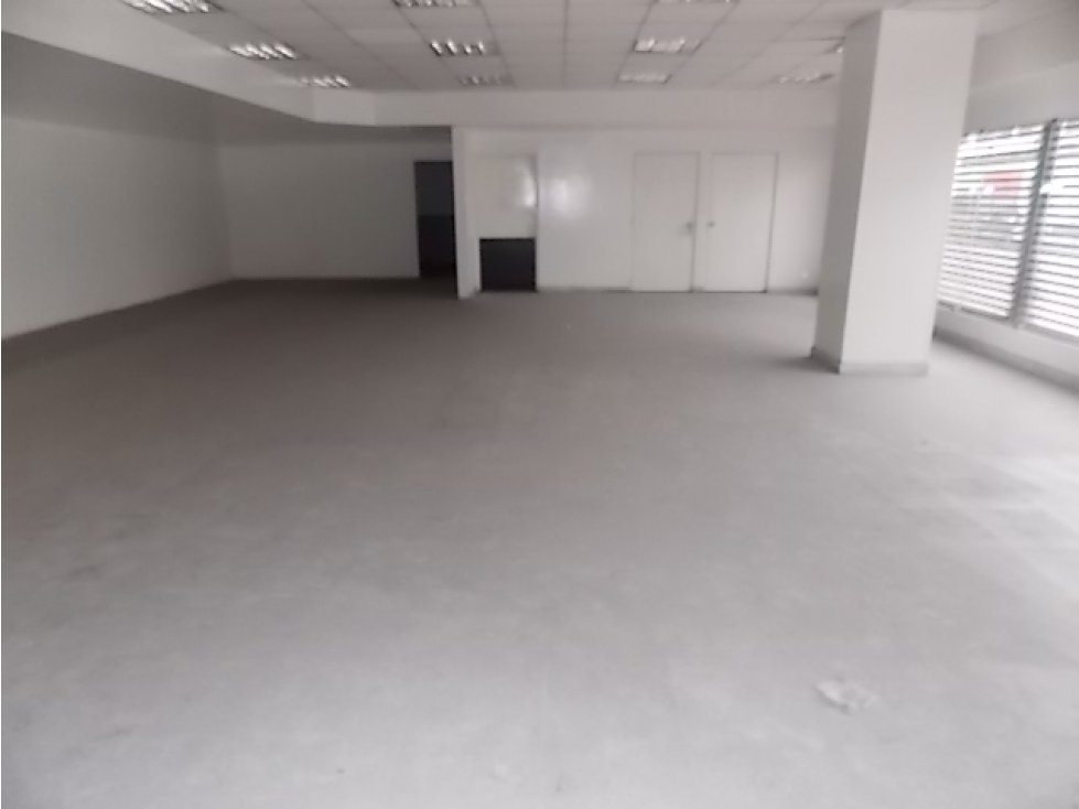 Oportunidad Venta o Permuta Local San Andresito, Bogotá - 3