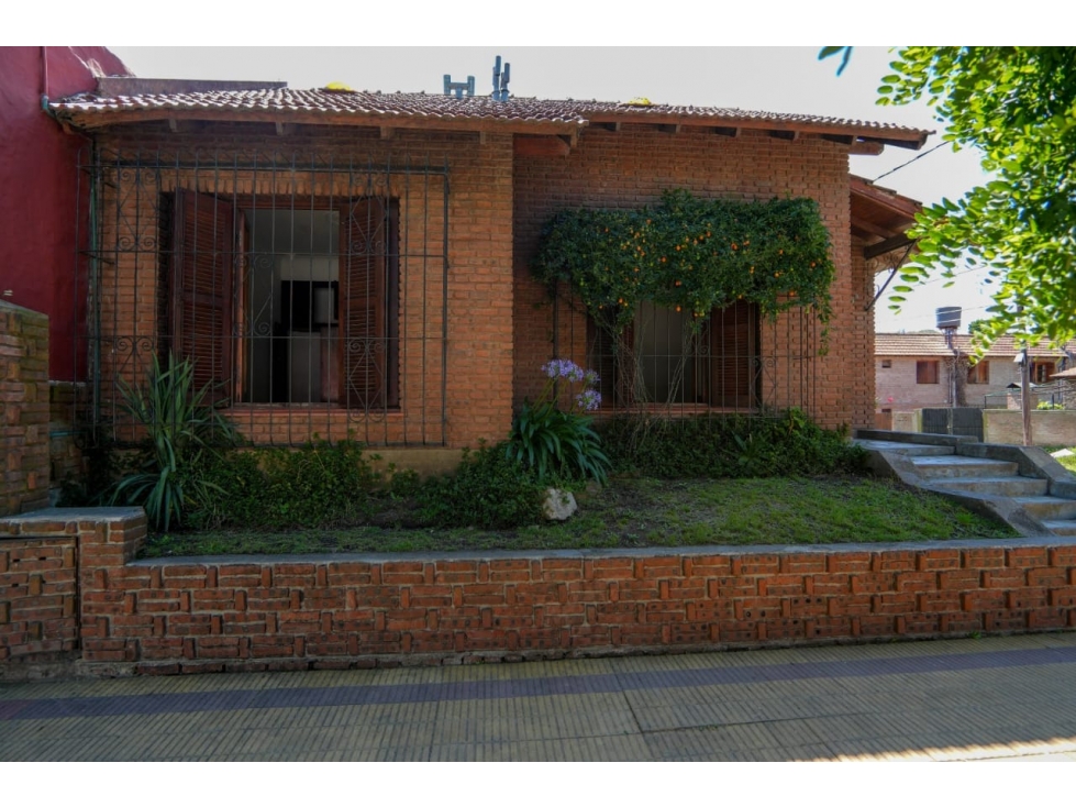 Casa en Venta, ubicación privilegiada. Tandil - 2
