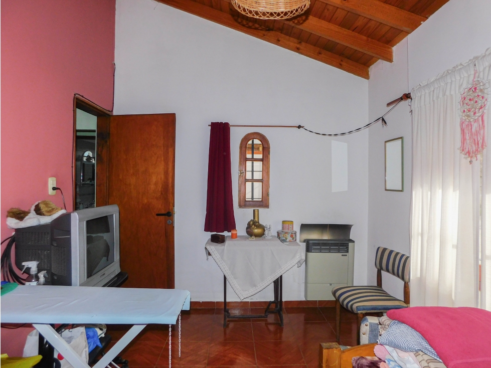 Casa en Venta 2 habitaciones, patio, garaje. Zona Villa Italia. Tandil - 3