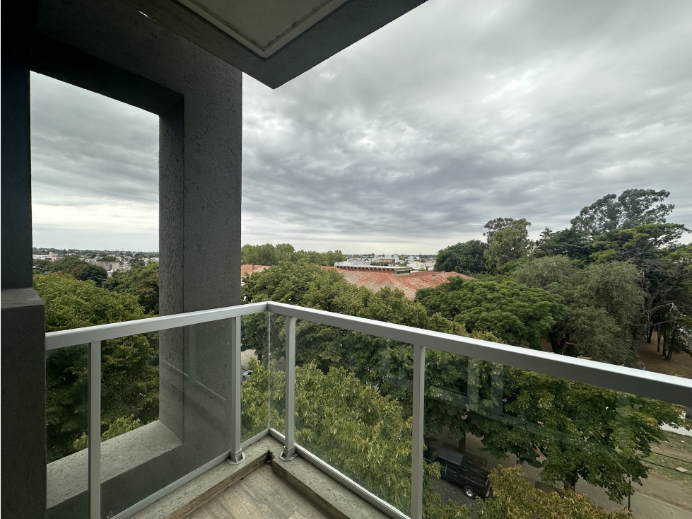 DEPARTAMENTO DE CATEGORIA EN VENTA TIPO DUPLEX (SANTAMARINA AL 800)