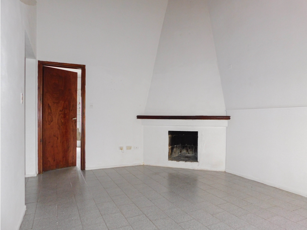 CASA - Avda. AVELLANEDA . - 4