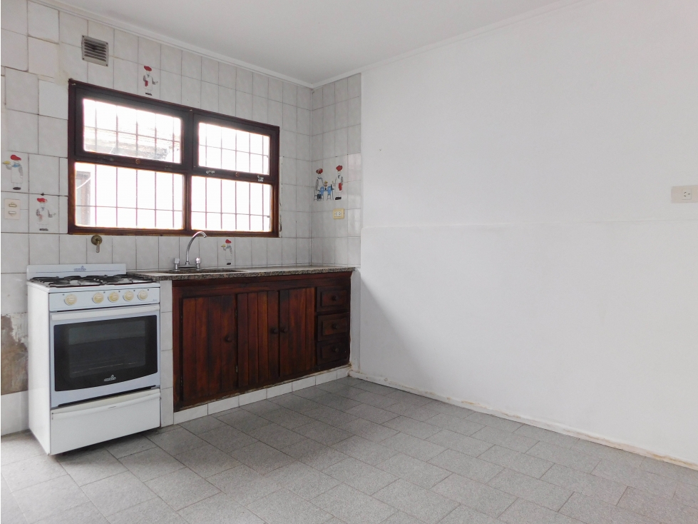CASA - Avda. AVELLANEDA . - 5