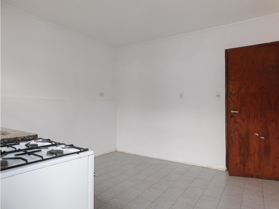 CASA - Avda. AVELLANEDA . - 6