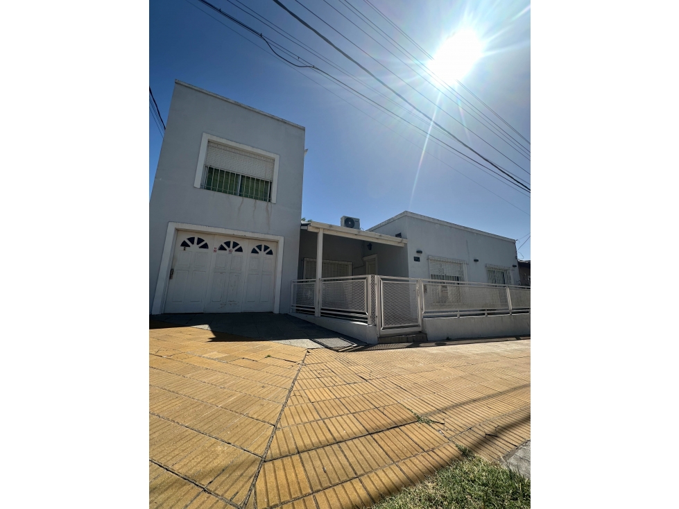 Casa en VENTA Zona Carrefour/Casino | 3 dormitorios + depto + quincho — foto 2