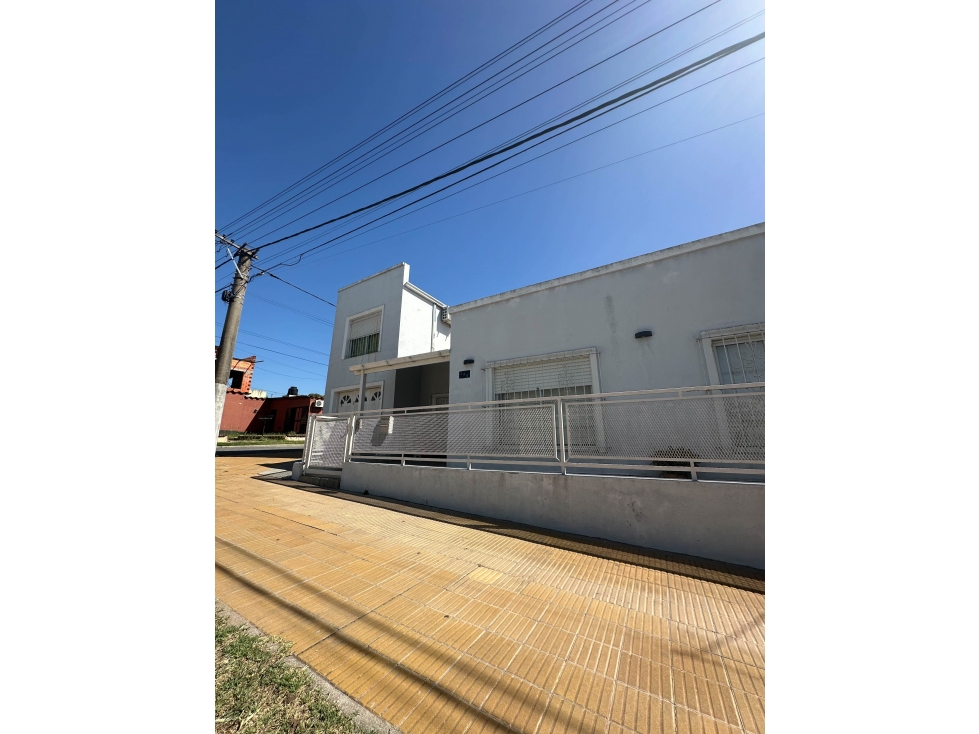 Casa en VENTA Zona Carrefour/Casino | 3 dormitorios + depto + quincho — foto 3
